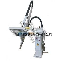 小型吹塑機(jī)與機(jī)械手 高效生產(chǎn)的黃金搭檔